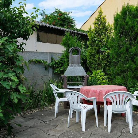 4 Évszak Apartman Gyula Esterno foto