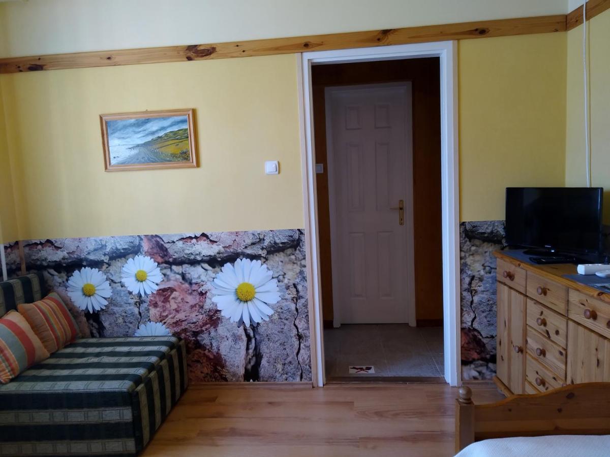 4 Évszak Apartman Gyula Esterno foto