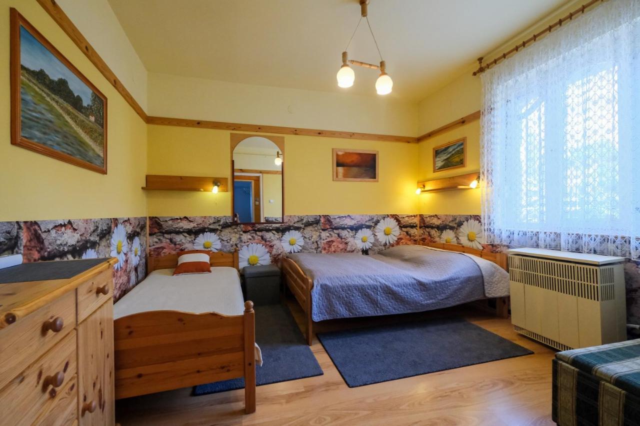 4 Évszak Apartman Gyula Esterno foto