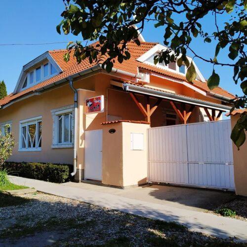 4 Évszak Apartman Gyula Esterno foto