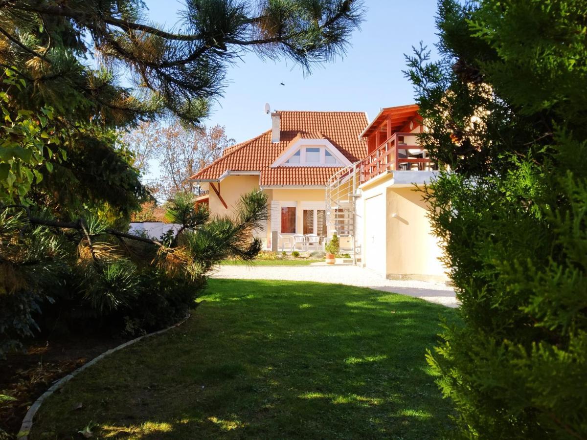 4 Évszak Apartman Gyula Esterno foto